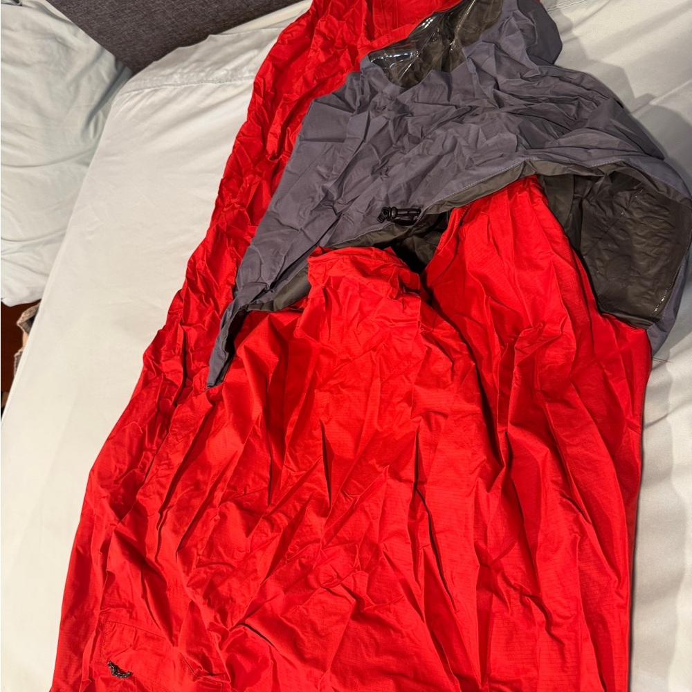 Mountain Hardwear Gore-Tex Bivy - Picture 5 of 7